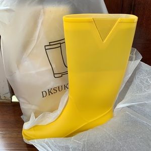 DKSUKO Yellow rain boots. Size 7